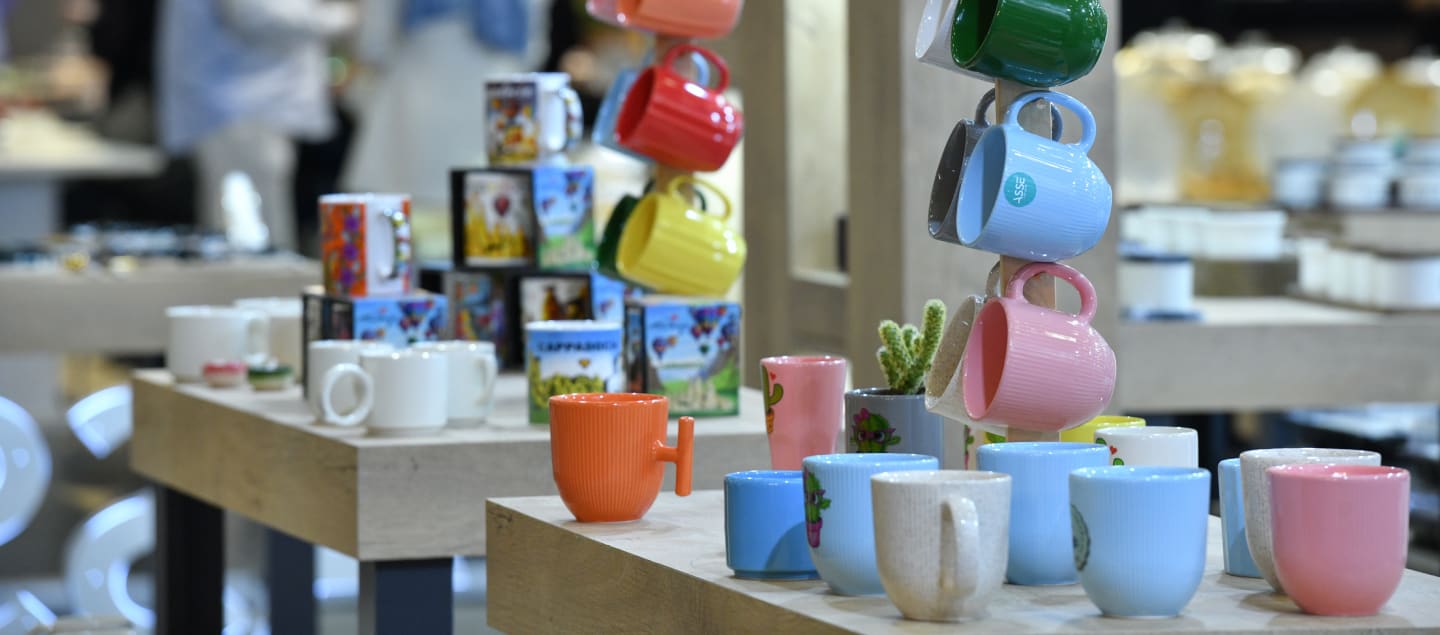 Üzerinde “Her yıl 100.000 ton atık suyu geri dönüştürüyoruz” yazılı bir stand görseli