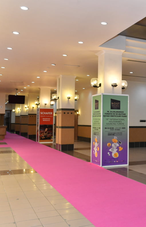 İç mekan sponsorluk fırsatları için örnek bir sütun kaplama fotoğrafı