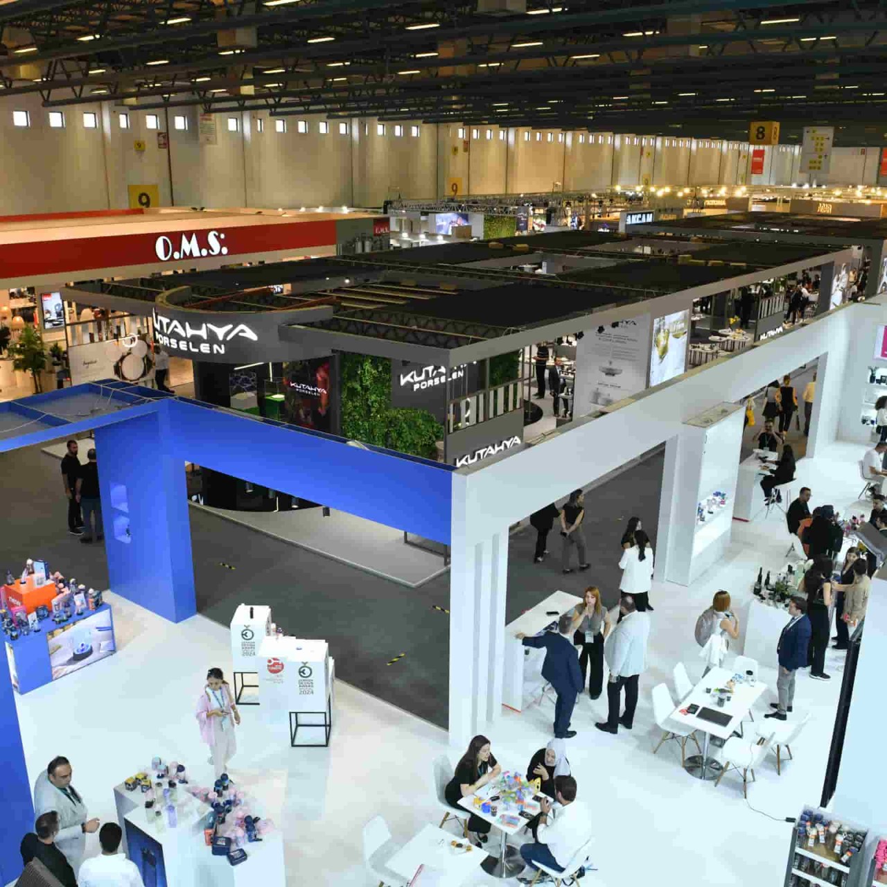 Bird’s-eye view of the hall and stand