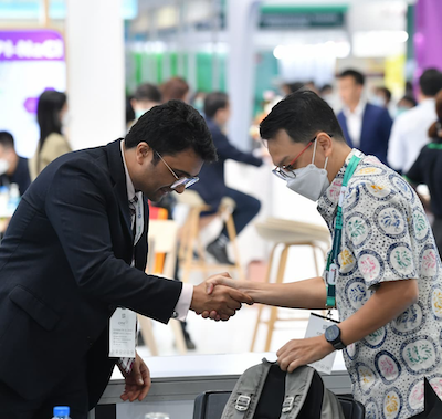 Pharma individuals greeting each other at CPHI Japan